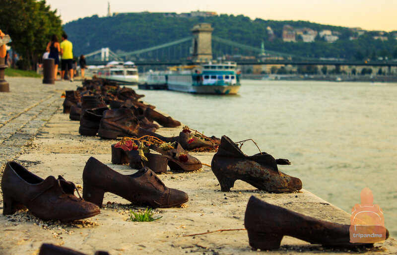 Памятник жертвам Холокоста в Будапеште