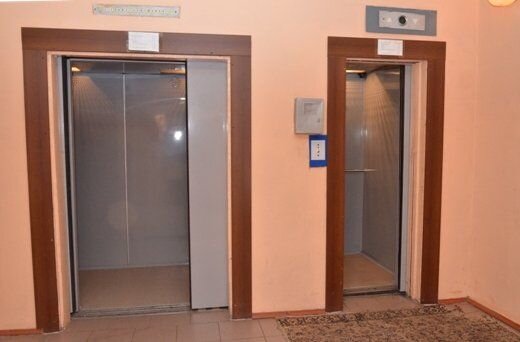 Лифты в многоэтажном досе. Фото с сайта odessitua.com