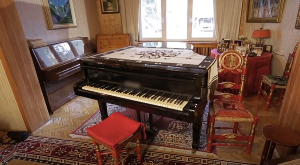 Храм федора конюхова в москве. Сказки чайковский федоримо горе. Кто остался в доме у федора. Дом дмитрия нагиева на рублевке. Дом федора бондарчука на рублевке.