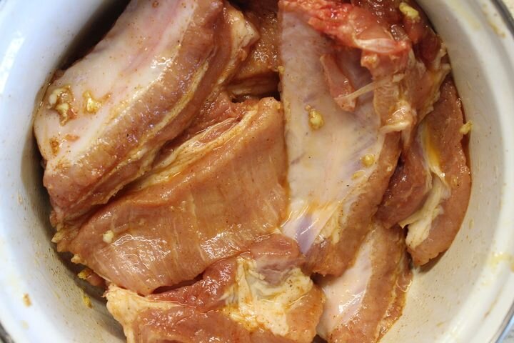 Свиные ребрышки с картошкой в духовке - невероятно вкусное жаркое! Пошаговый рецепт.