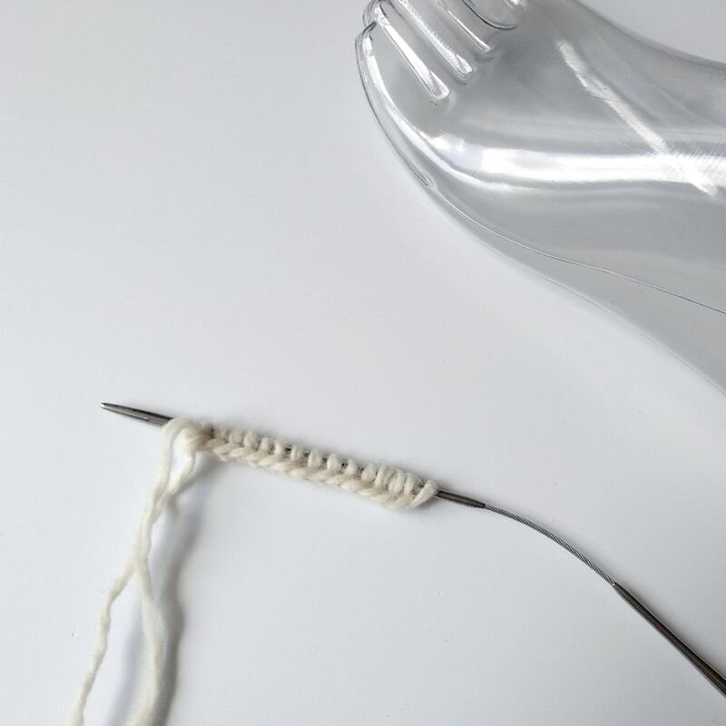 Альтернативный способ: наберите на 1 спицу нужное кол-во петель. У меня 16