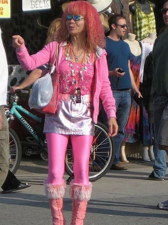 Одежда не соответствует возрасту