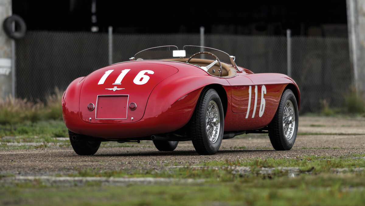Источник: https://www.motor1.com/news/136265/ferrari-166-barchetta-rm-sothebys/