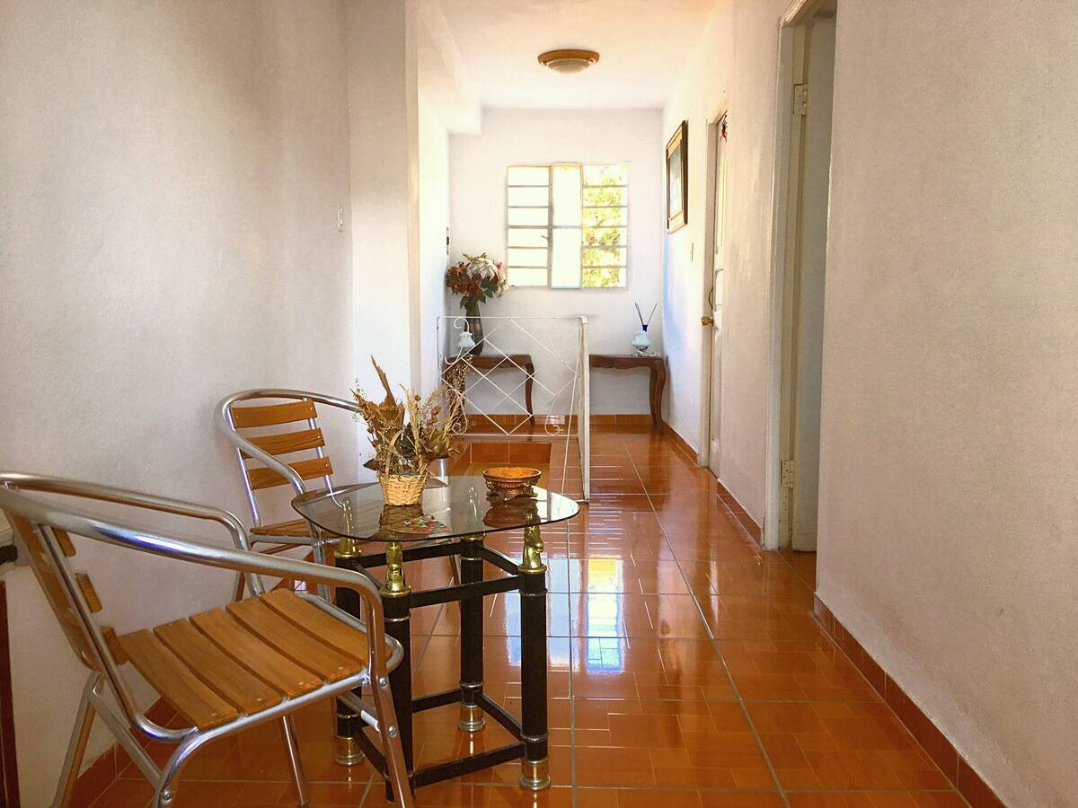 На третьем этаже сдаются две комнаты, но во второй никто не жил, поэтому весь этаж был наш. Фото с сайта airbnb.ru.