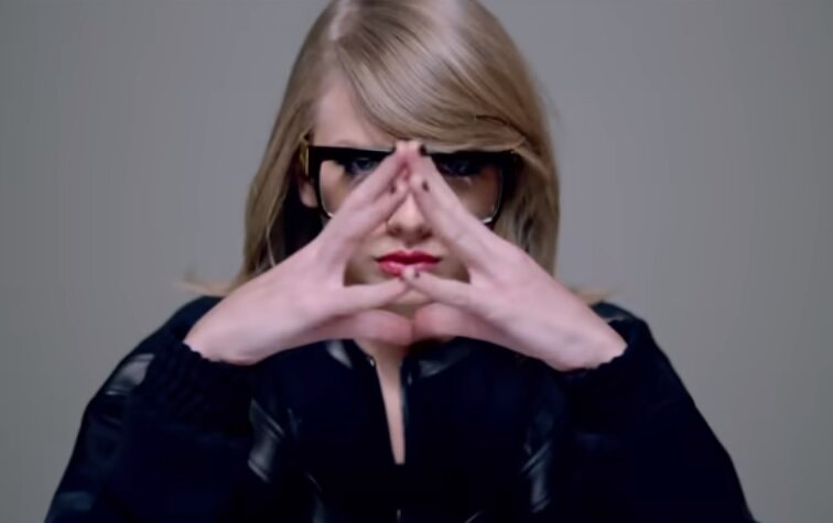 Кадр из клипа Тейлор Свифт