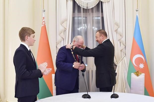После встречи с лауреатом ордена им.Гейдара Алиева, глава Армении долго мыл руки с мылом