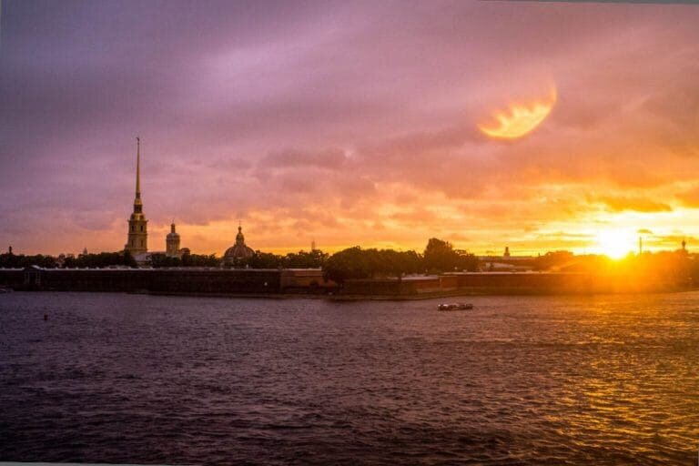 Санкт-Петербург – один из самых романтичных городов нашей необъятной родины.-2