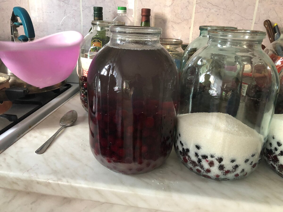 заливаем и закатываем
