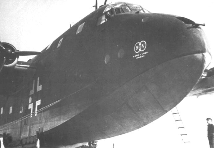 Крупный план носовой части BV 222 V1 X4+AH. Четко просматривается эмблема фирмы Blohm & Voss.