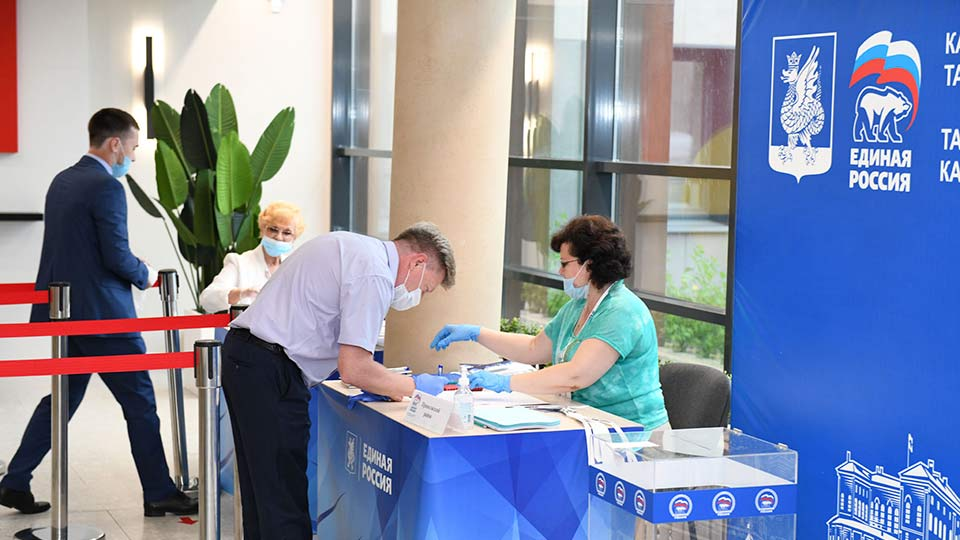 А ты записался плакат. Не дали единым. Ив танги художник. Ив танги. Не дали единым.