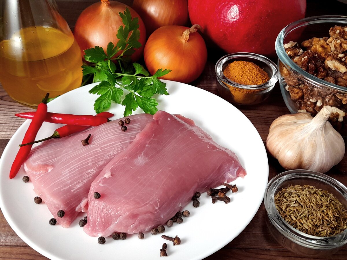 филе индейки в гранатово-ореховом соусе