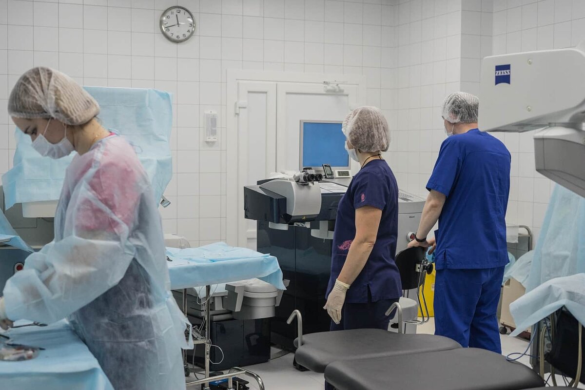 100 процентное зрение. Оренбург коррекция зрения клиника. Толстого 5 казань глазная клиника. Лазерная операция на глаза. Зрение 2100.