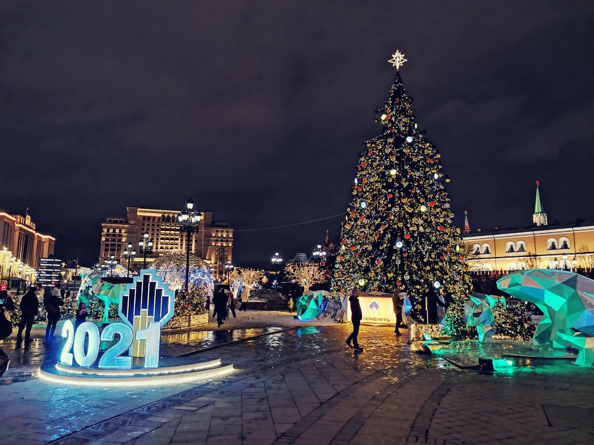 Новый год в москве с программой 2024. Бендеры площадь 2022. Манежная площадь зимой 2020. Манежная площадь зимой 2022. Курган Новогодняя площадь 2022.