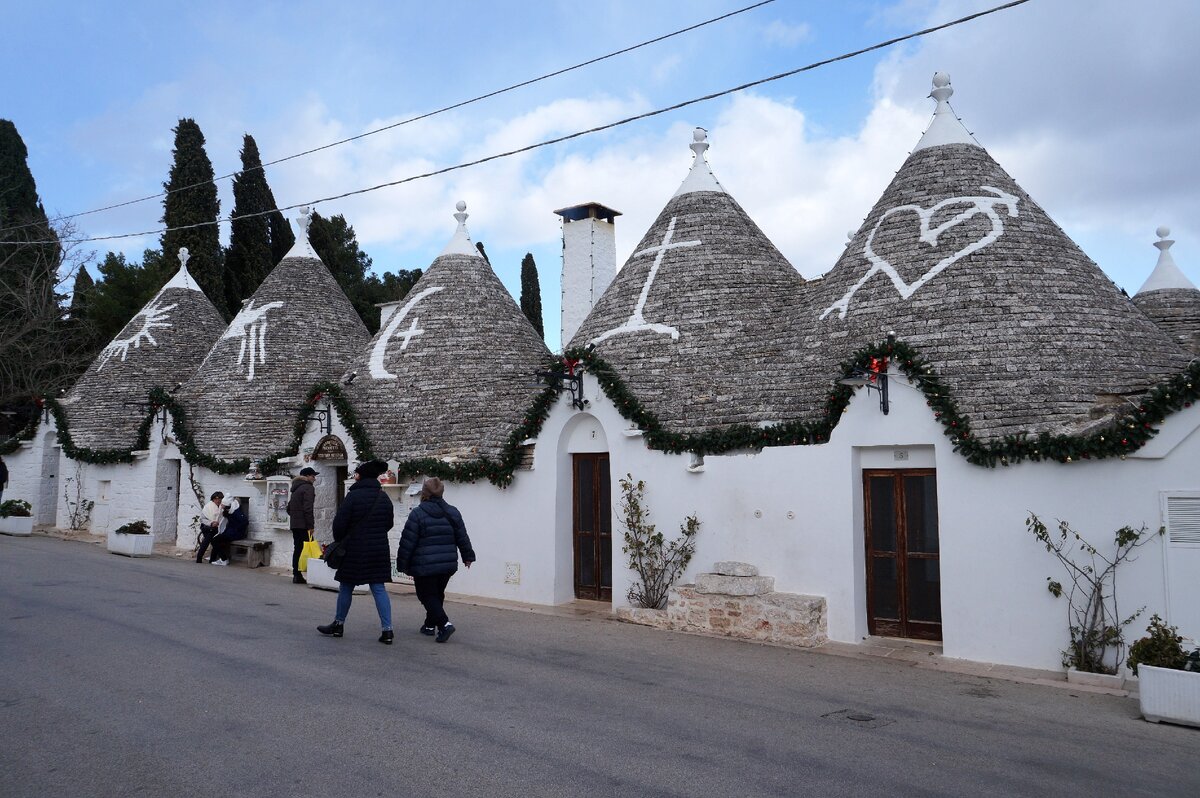 Знаки на крышах призваны защищать дома от плохого и притягивать хорошее.
