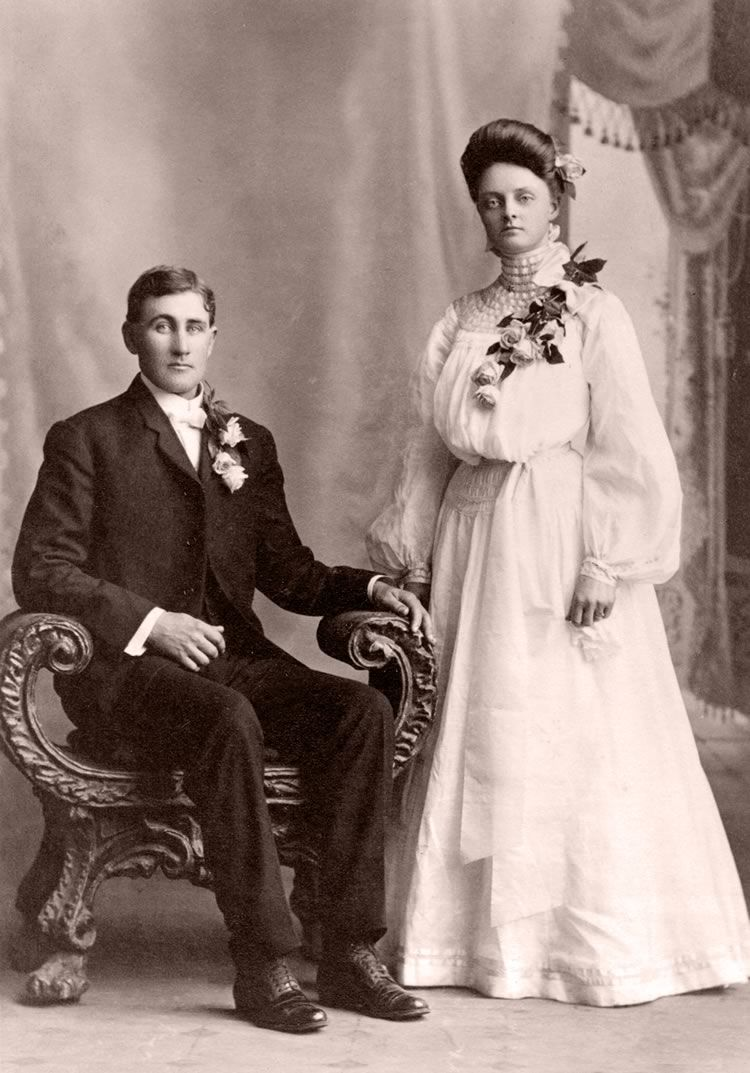 Фотография семейной пары на рубеже 19-20 веков