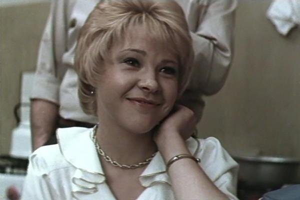 Кадр из фильма "Блондинка за углом" (сайт кинопоиск)