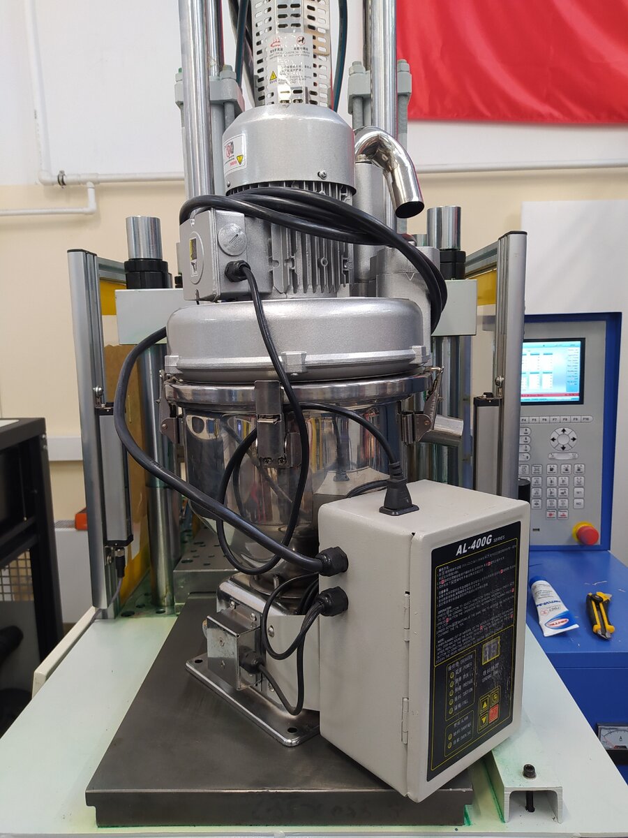 Вертикальный термопластавтомат