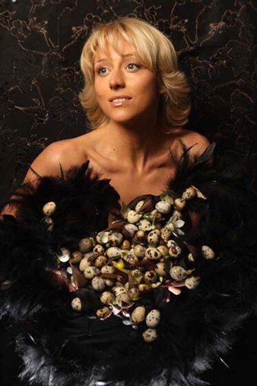 Песня "Дарья". 
Облака пролетают
Над нами,
Взгляд,улыбка-восхищают,
Очарован глазами.

Припев:
Дарья зовёт,
Дарья меня озаряет.
Красавица ждёт,
Краса покоряет.

Дождь наши чувства освежил,
Краса мне улыбнулась,
Образ нежный меня вдохновил,
Душа моя проснулась.

Припев.
Околдовали милые глаза,
Моё сердце полно любви.
Восходит утренняя заря,
Я вижу милые черты.
Припев:
Дарья зовёт,
Дарья меня озаряет.
Красавица ждёт,
Краса покоряет.
Красавица ждёт,
Краса покоряет.

06.08.2015 год.