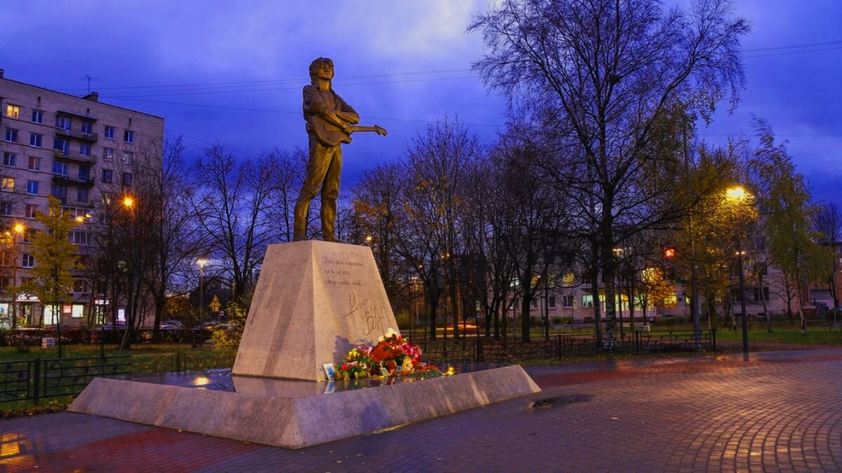 Памятник Виктору Цою в Санкт-Петербурге