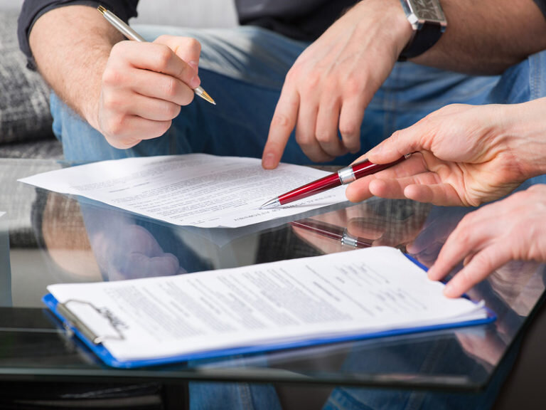 Договор - это защита как для ведущего, так и для заказчиков.