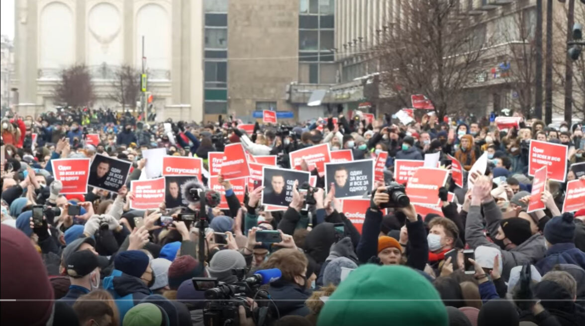 Гуляли «за Навального», «за компанию» и «потому что революция»