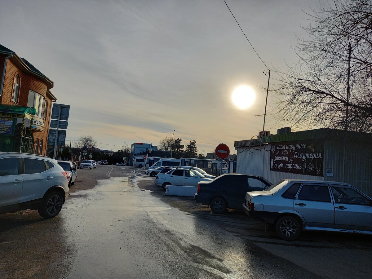 Магазин находится по ул.Розо Люксембург, где автовокзал и центральный рынок.