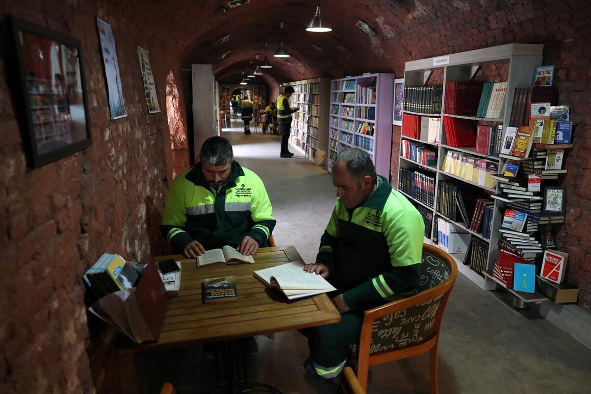 Турецкие мусорщики-книгочеи