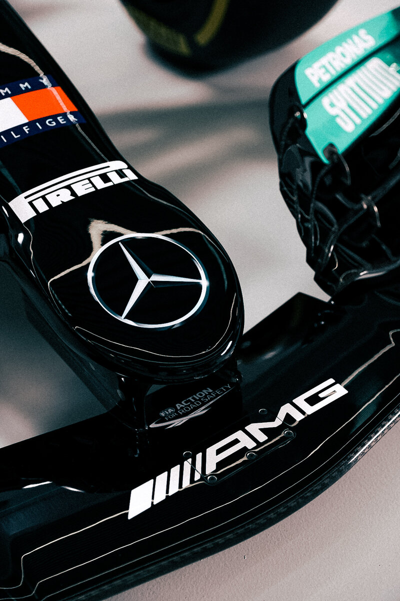 Переднее антикрыло Mercedes W12