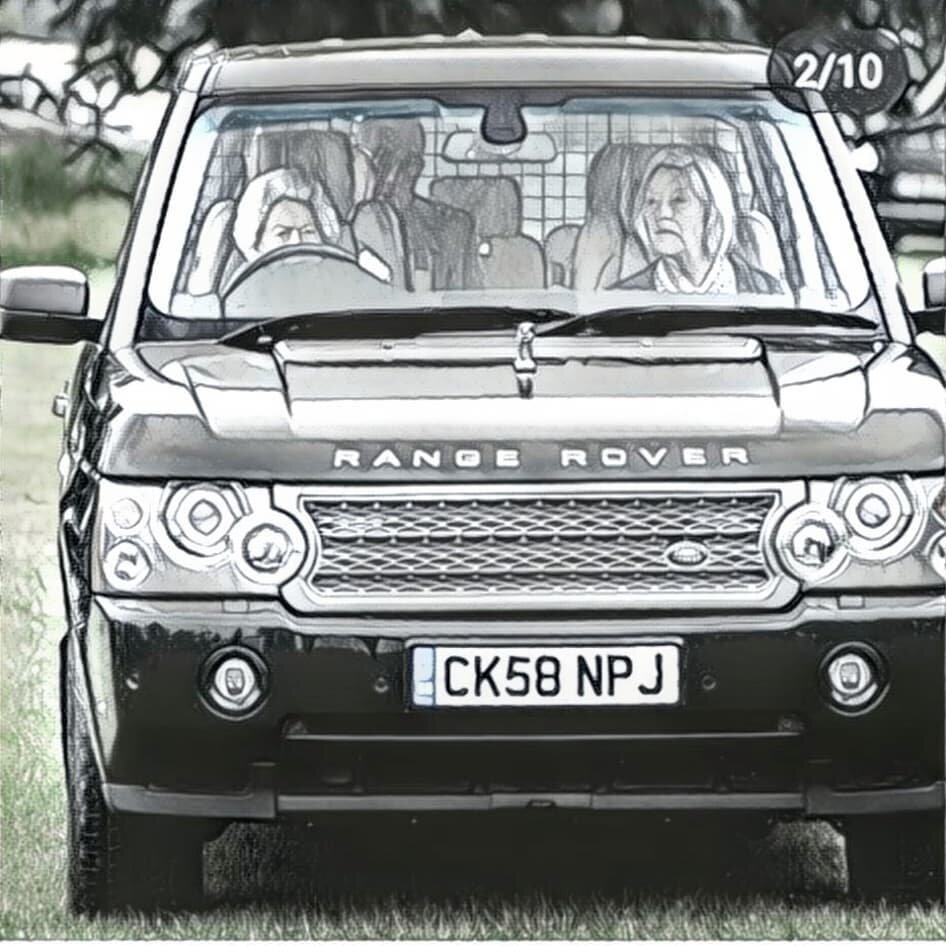 Её королевское  величество Елизавета ll сама за рулём