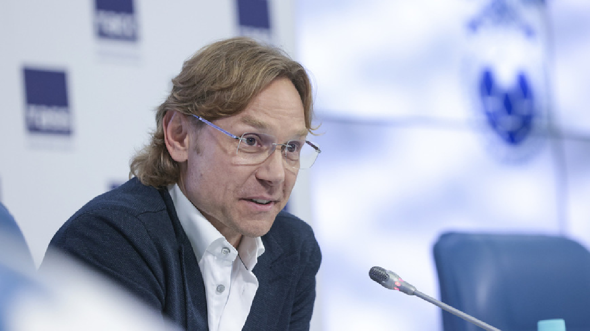 Валерий Карпин привыкает к роли главного тренера сборной России. Фото: РФС