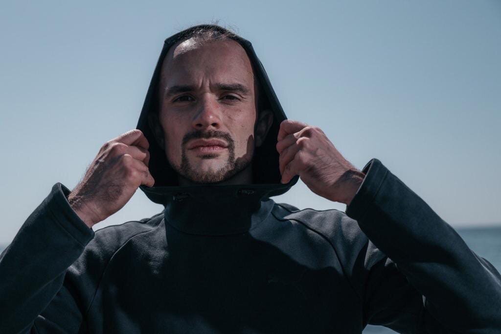 я брутален и уверен в себе