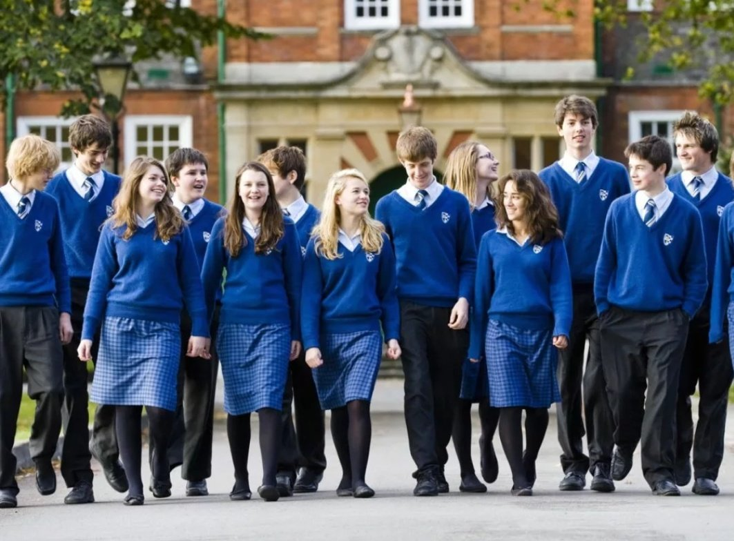 Uniforms wear in many british school. Средние школы Англии (secondary School). Американская Школьная форма. Школьная форма в Британии. Школьники Англии.