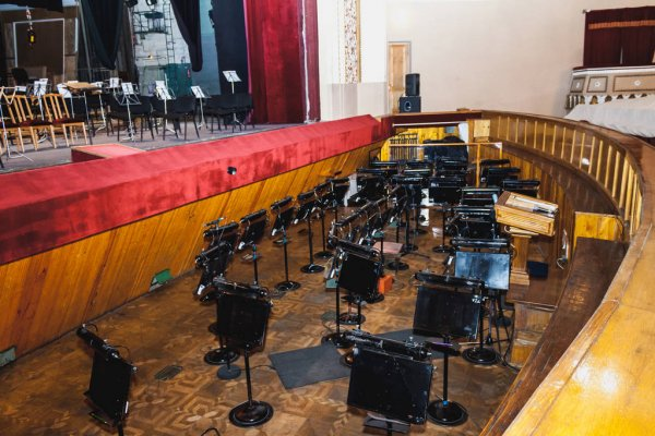 Пустая оркестровая яма