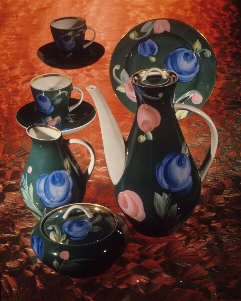 Георгий Захаров. Сервиз «Голубые розы». 1973. Дулёво. РИА Новости. Фото № 539404. Источник: visualrian.ru
