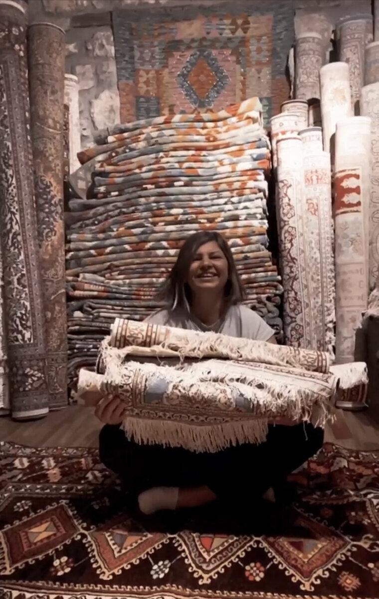 У меня в руках ковров тысяч на 30 дол. Это шелковые ковры - они самые дорогие