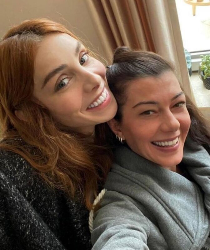 Нур Феттахоглу повидалась с Филиз Ахмет. Фото: Instagram.com/filizah
