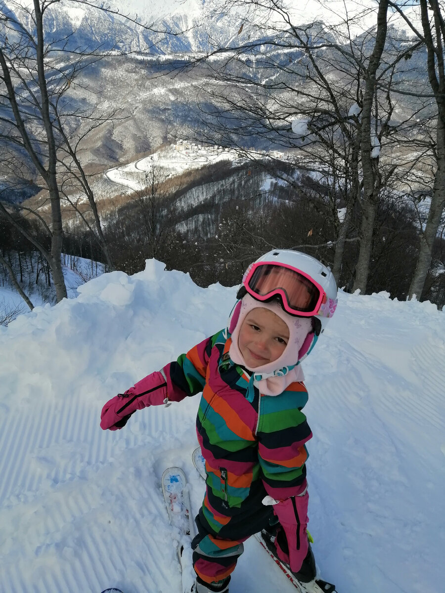 А еще она научилась кататься на горных лыжах, и мы съехали с 2400 метров в Сочи с ней вдвоем