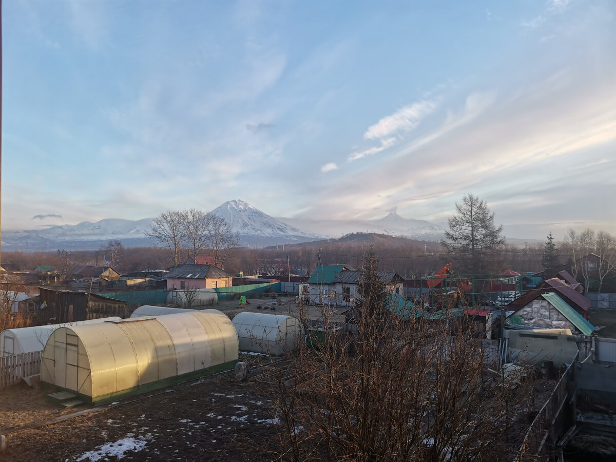 Вид из окна родительского дома на Камчатке