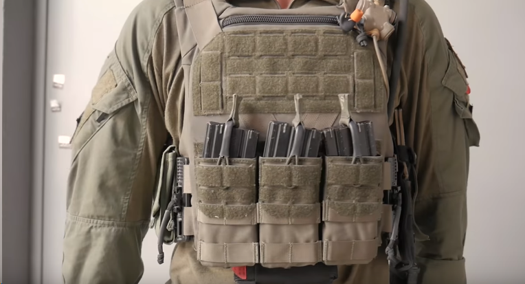 Бронежилет резервиста израильского спецназа. Скриншот https://m.youtube.com/watch?v=Uo_FFZAMXxs