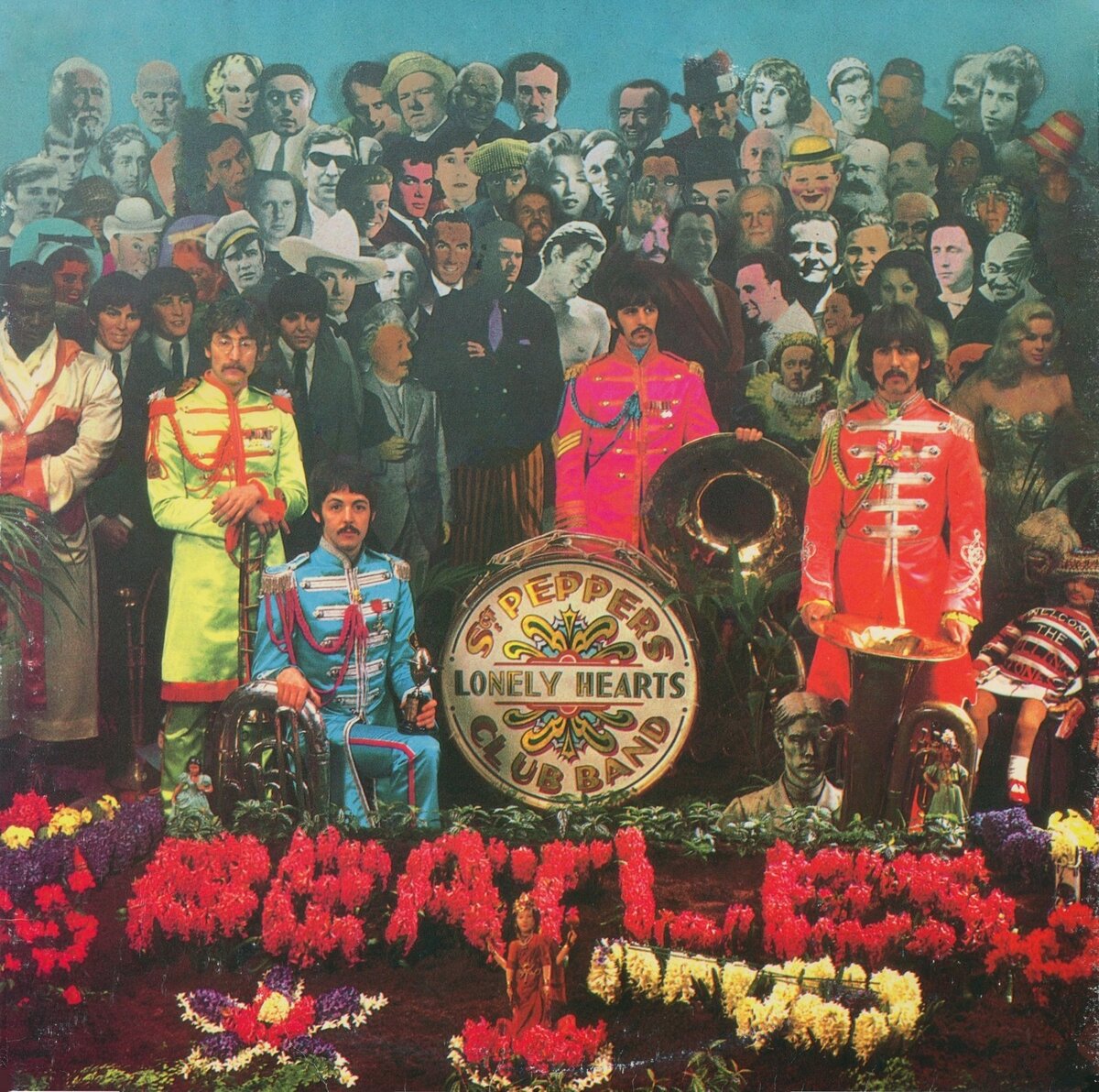 Beatles sgt pepper lonely. The Beatles Sgt. Pepper's Lonely Hearts Club Band обложка. The Beatles сержант Пеппер. Sgt Pepper s Lonely Hearts Club Band. Обложка альбома Битлз Sgt Pepper s Lonely Hearts Club Band.