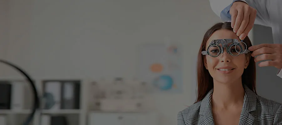 К какому врачу обратиться, если болят глаза или снижается зрение: к окулисту или офтальмологу? В чем заключается разница между этими специалистами?