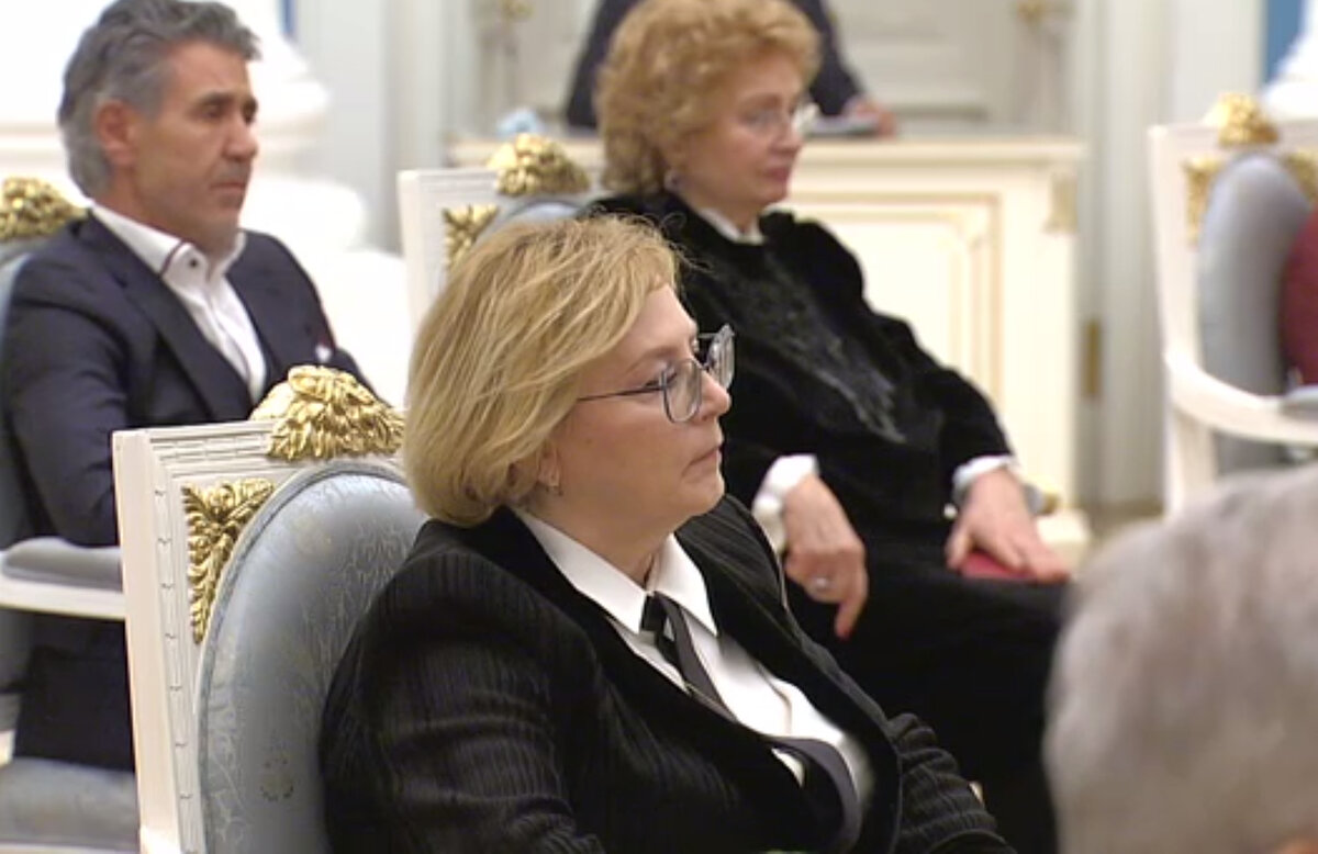 В. Скворцова участник церемонии награждения 