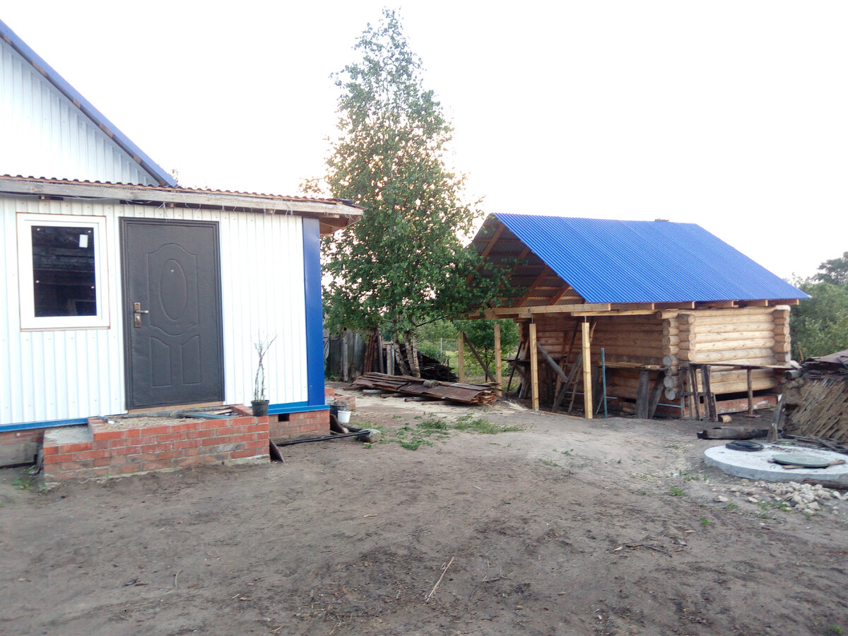 Сруб бани на нашем деревенском участке.