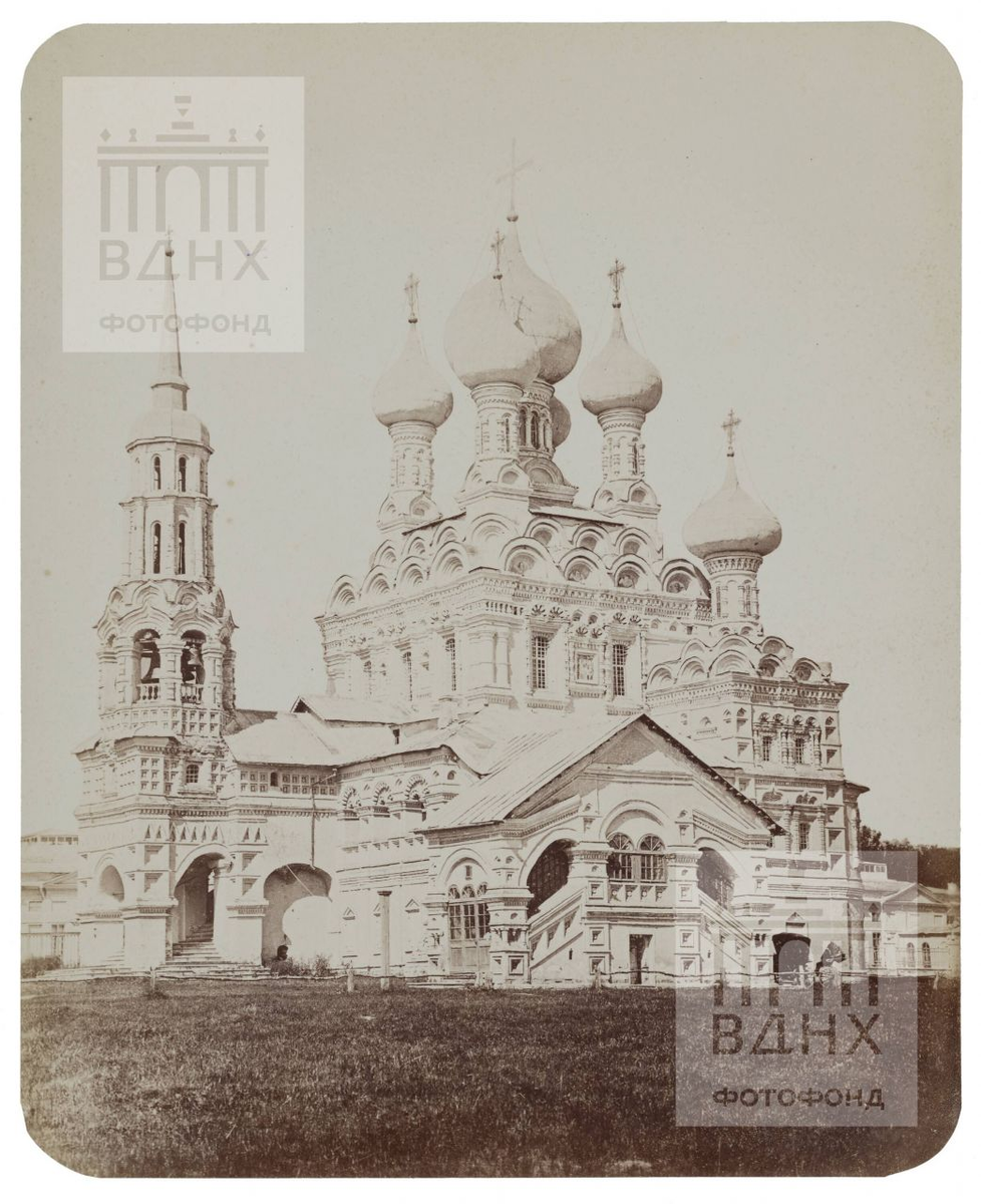 Останкино. Церковь Живоначальной Троицы. Ателье «Шерер, Набгольц и К в Москве». Из коллекции Музея-усадьбы Останкино. Альбом «Останкино»
1868-1870 гг.