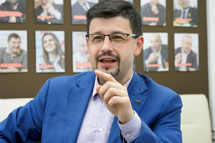 Лопатин — авиционщик, двигателист, в аспирантуре учился у знаменитого профессора Юрию Гортышева. Защитил кандидатскую по механике жидкостей газов и плазмы. Фото: «БИЗНЕС Online»