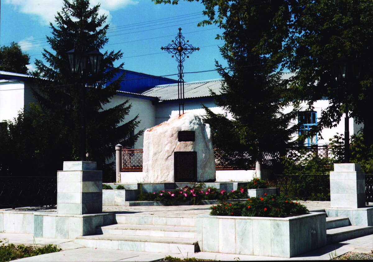 Памятник основателю Камышевской слободы Семёну Мироновичу Будакову на исторической горке.