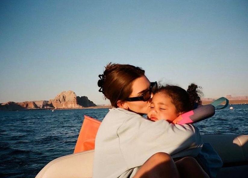     Кендалл Дженнер с племянницей. Фото: @kendalljenner