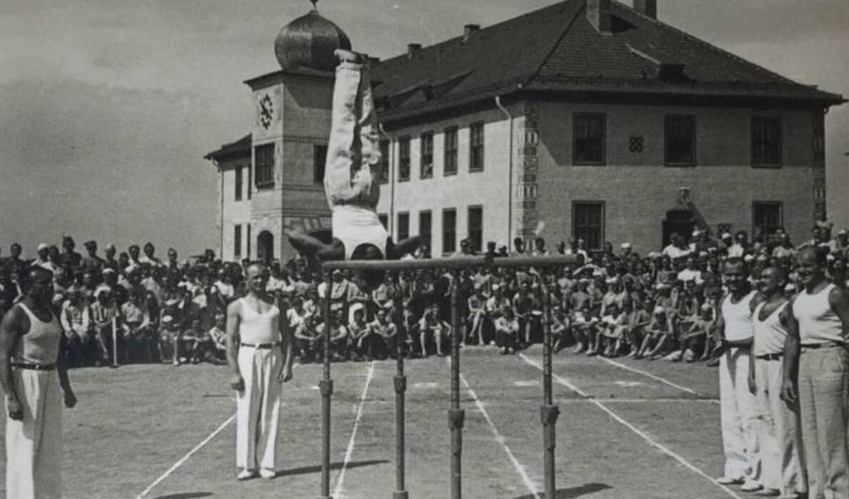 Нацистские концлагеря бывали и такими. Это Oflag VII Murnau.