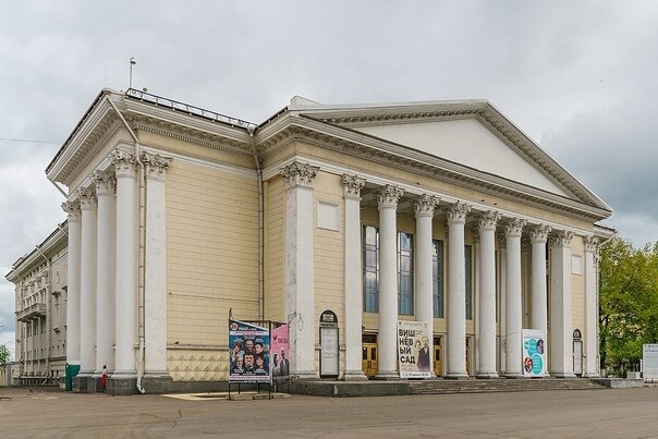  Драматический театр в городе Киров.