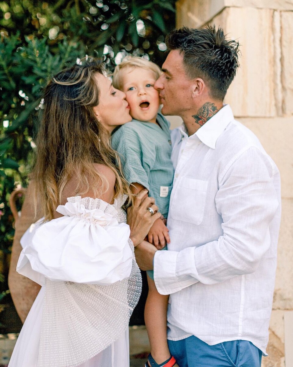    Регина Тодоренко с сыном и мужемСоцсети Регины Тодоренко